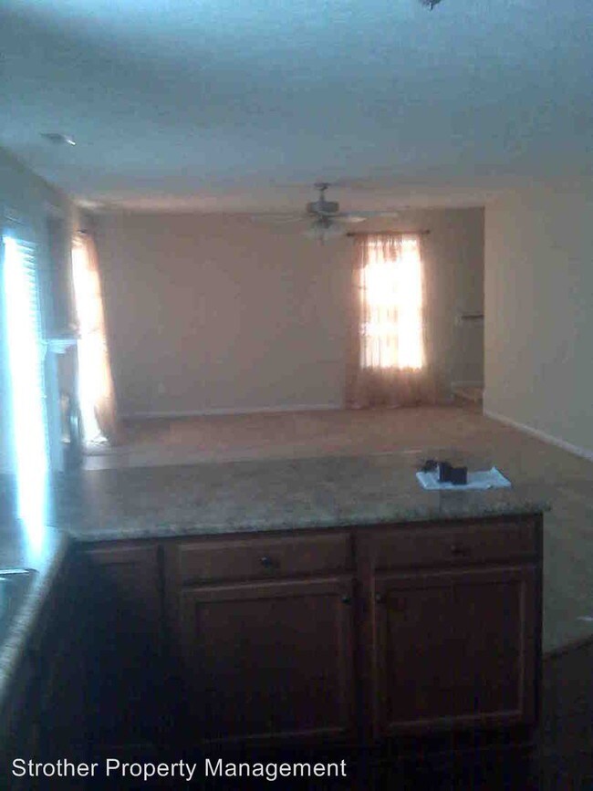 Building Photo - 2119 Queen Elizabeth Ln