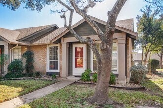 Building Photo - 1015 E Yager Ln