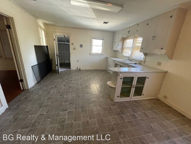 Building Photo - 2 br, 1 bath House - 921 S. Corinne Street