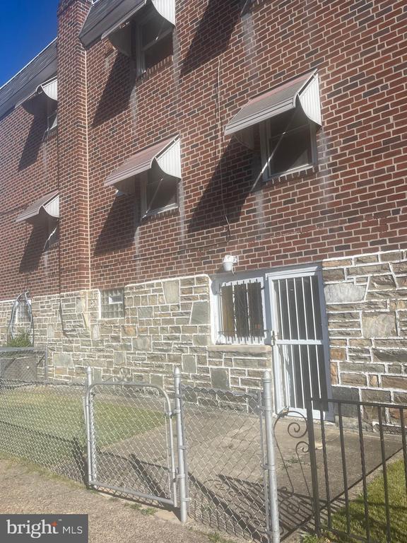 Building Photo - 1113 E Hunting Park Ave