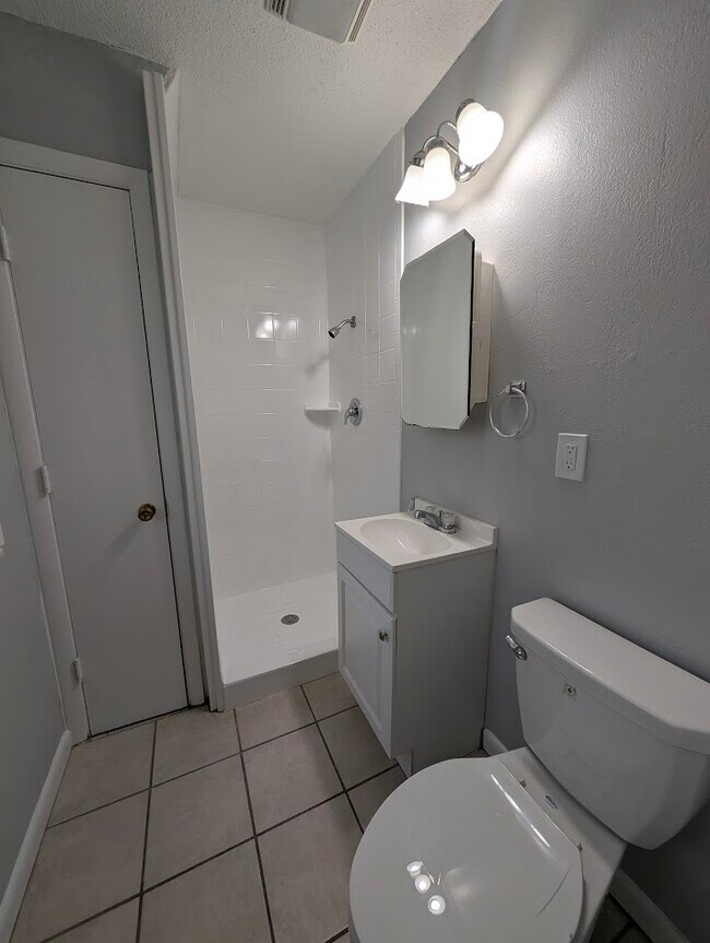 Building Photo - 1820 Medart Dr