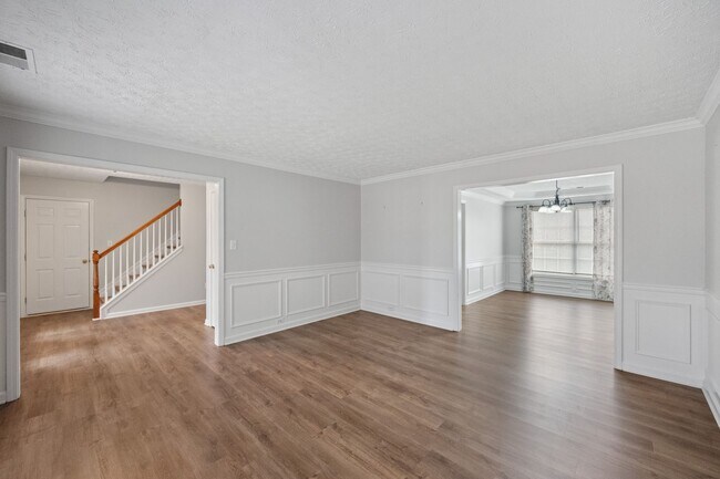 Foto del edificio - Beautifully Renovated Home in Worthington Place