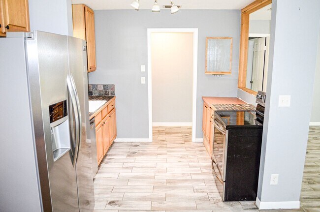 Building Photo - Check out this huge private fenced back yard at this Timberlane home!