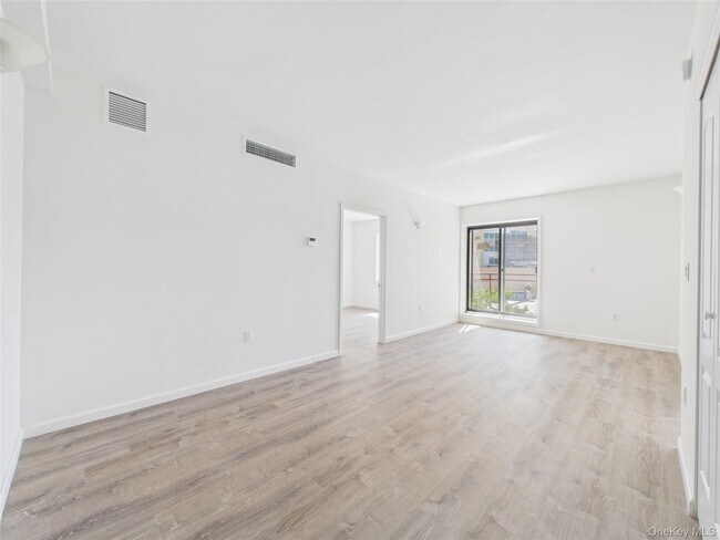 Foto del edificio - 97-30 64th Ave