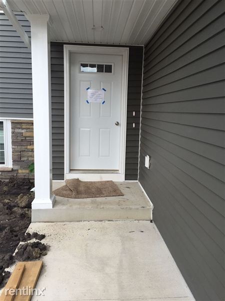 Building Photo - 216 Skylark Dr
