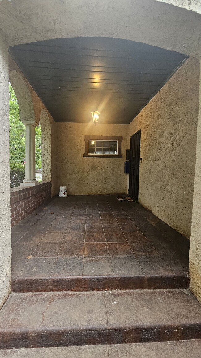 Foto del edificio - 236 W Frances Willard Ave