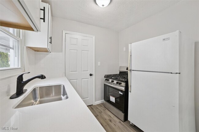 Foto del edificio - 15705 Fernway Dr