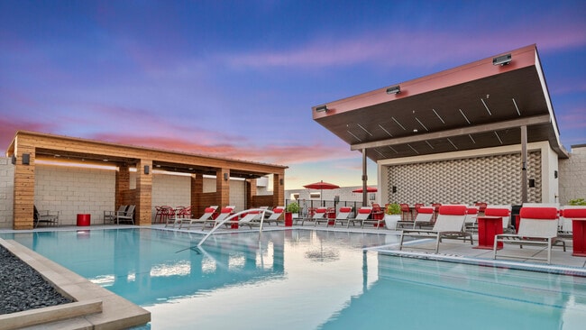 Rooftop Resort Style Pool - The Summit Lofts