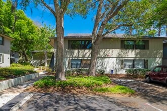 Building Photo - 10 Cristina Ct