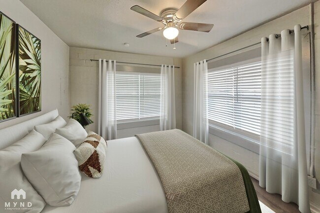 Foto del edificio - 320 N Main St