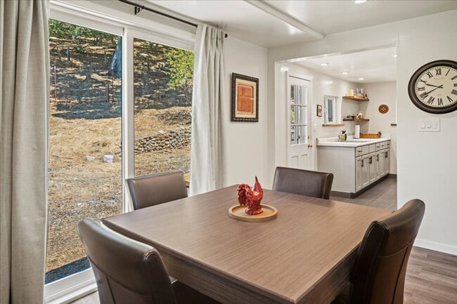 Foto del edificio - 272 W Carmel Valley Rd