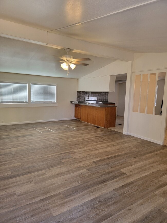 Building Photo - 2006 S Daubenberger Rd