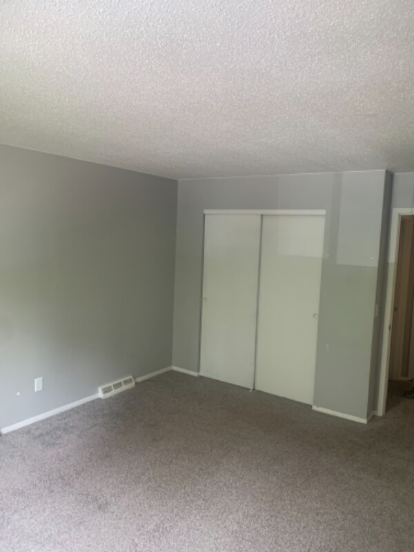 Building Photo - 3205 Schuetzen Ln