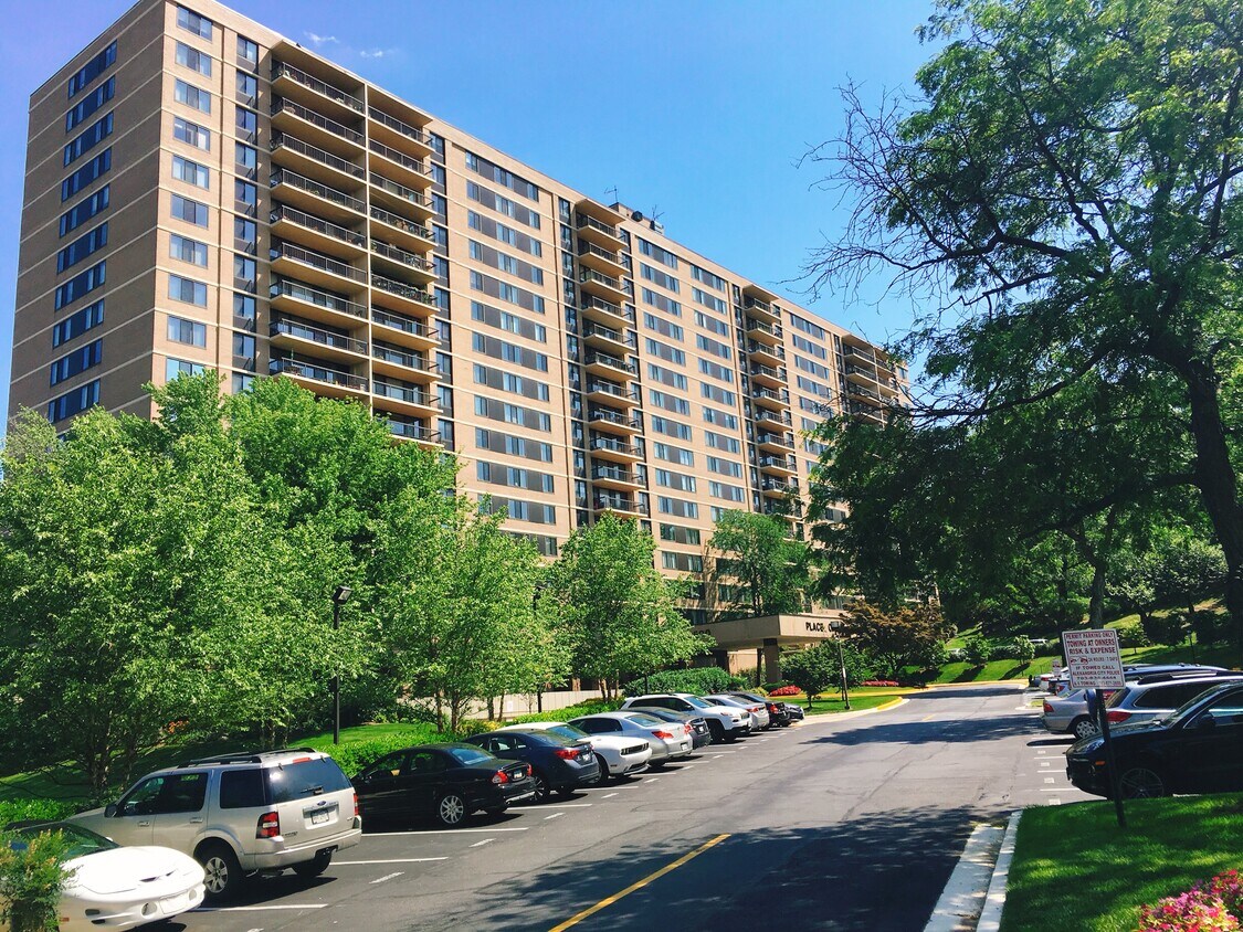 Photo - 5500 Holmes Run Pkwy (Alexandria, VA)