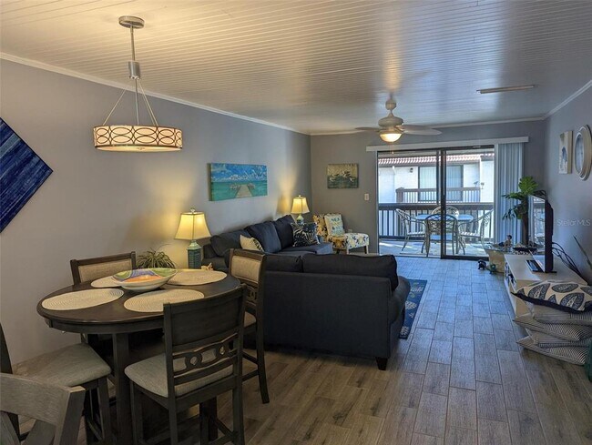 Foto del edificio - 1634 Stickney Point Rd