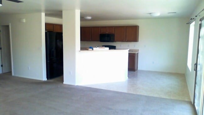 Building Photo - Unfurnished  1 loft -  2 car garage -  3 b...