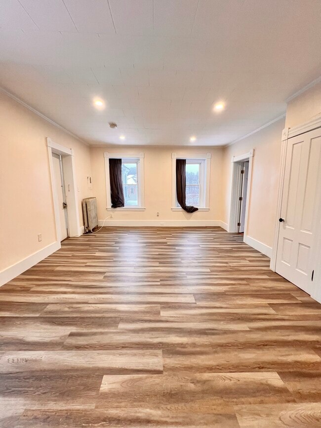 Building Photo - 147 Pleasant St