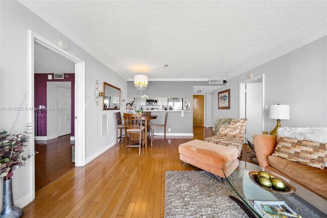 Building Photo - 7601 E Treasure Dr