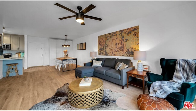 Foto del edificio - 7742 Redlands St