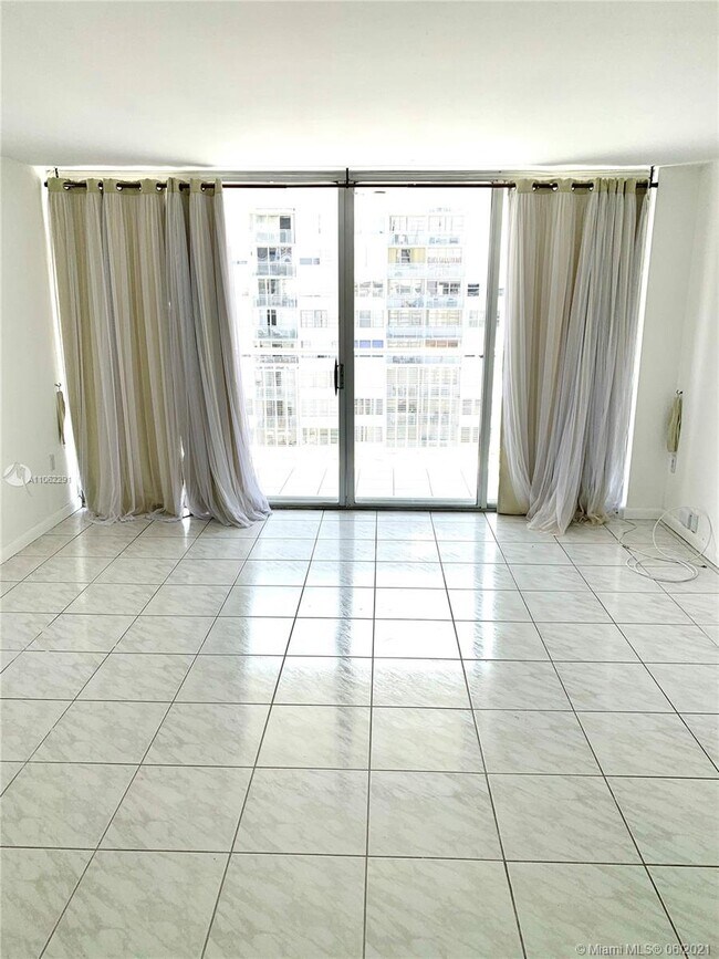 Foto del edificio - 18051 Biscayne Blvd