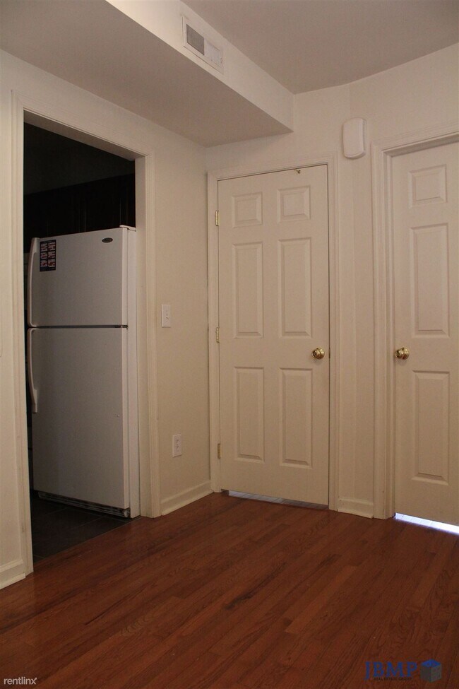 Building Photo - 1812 W Berks St