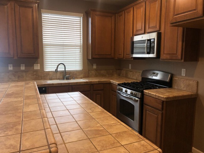 Building Photo - 2831 Stonegate Dr