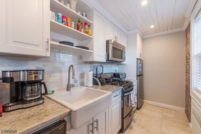 Building Photo - 378 Claremont Ave