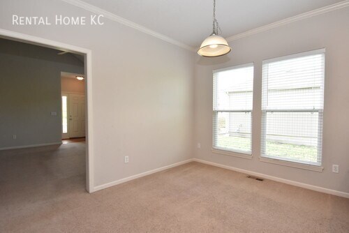 Foto del edificio - 3-bed Duplex w/1st floor primary bedroom, ...