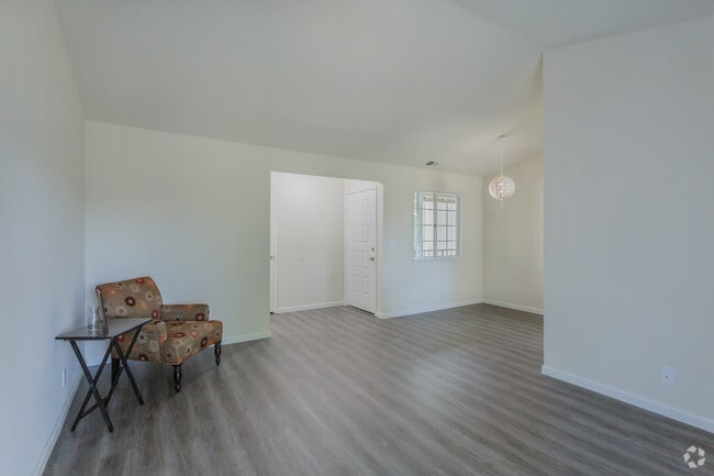 2BR, @BA - 1000 SF - Cirby Oaks Apartments