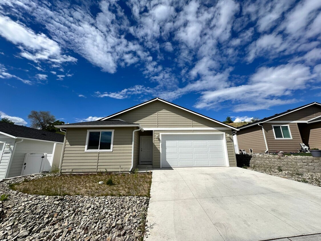 Primary Photo - Amazing Brand New Home with 3 Bedrooms & 2...
