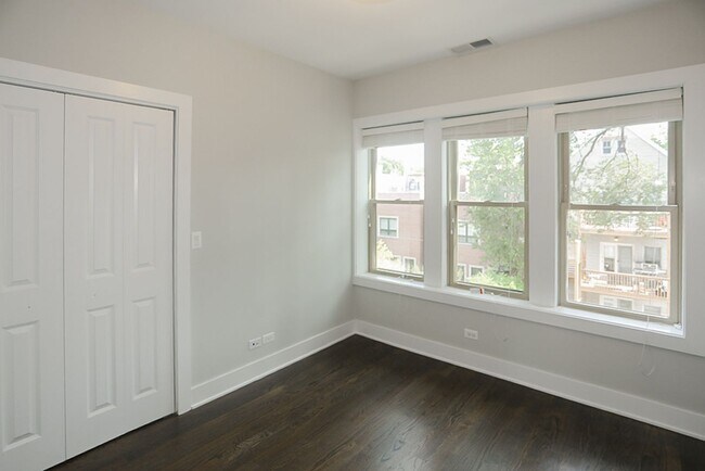 Building Photo - 3919 N Janssen Ave
