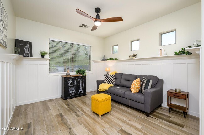 Foto del edificio - 17618 W Crocus Dr