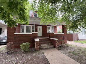 Building Photo - 1454 E Main St
