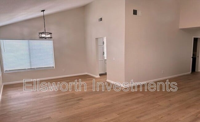 Building Photo - 10986 Elderwood Rd