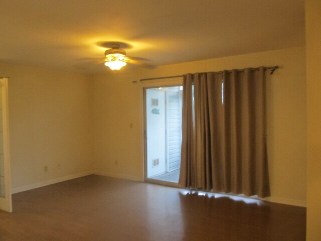 Foto del edificio - 8725 Chandler Dr