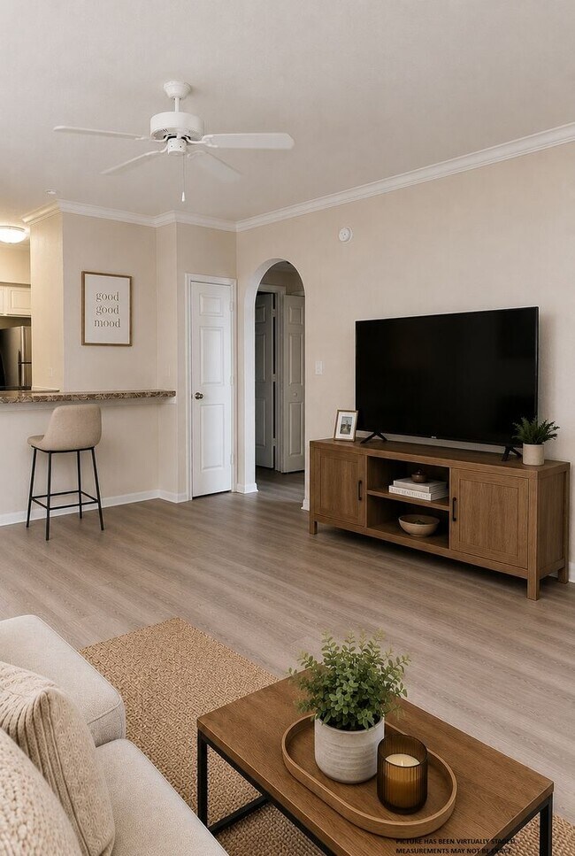 Foto del edificio - Updated 2x2 condo 1121 square feet, vinyl plank floors & balcony
