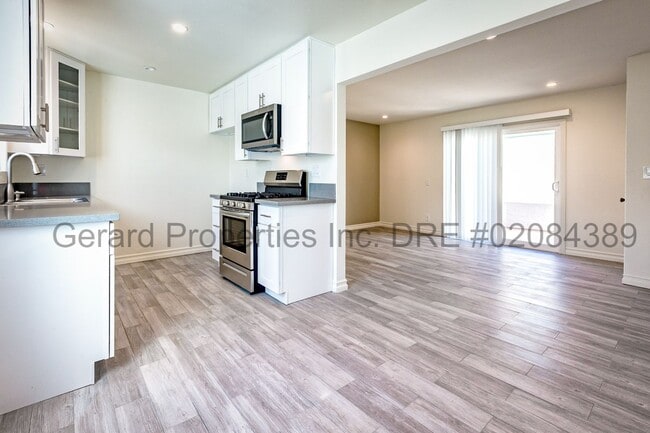 Building Photo - 209 20th St
