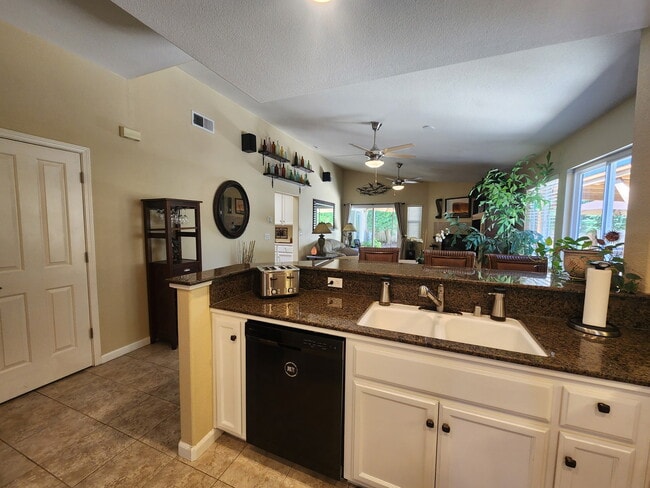 Building Photo - 2585 Greenwood Ln