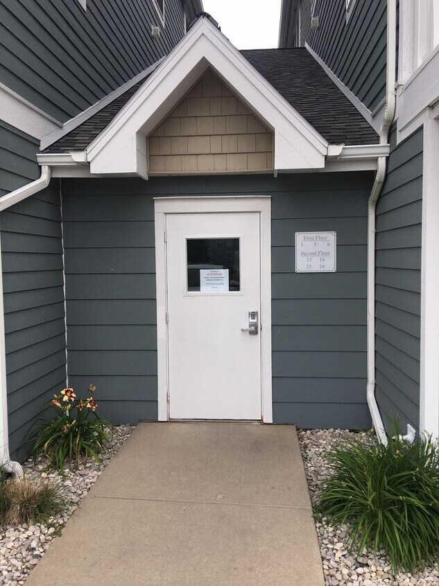 Primary Photo - Lovely Downtown Off-Season Condo Available...