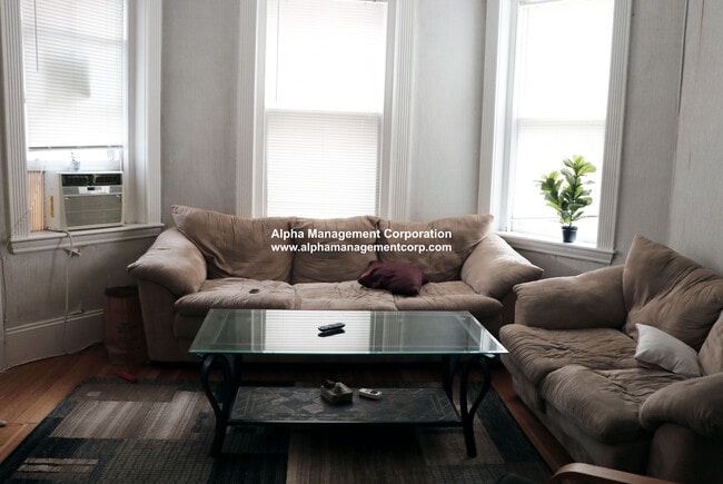 Foto del edificio - 73 Longwood Ave