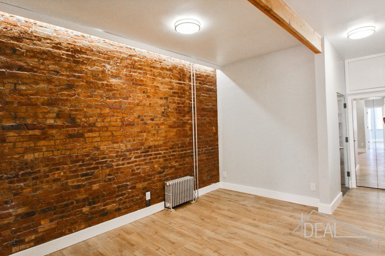 Foto principal - 735 Knickerbocker Ave
