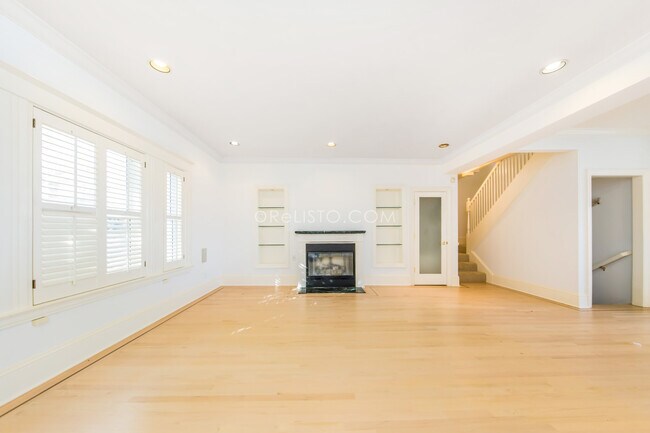 Building Photo - 2254 Leavenworth St