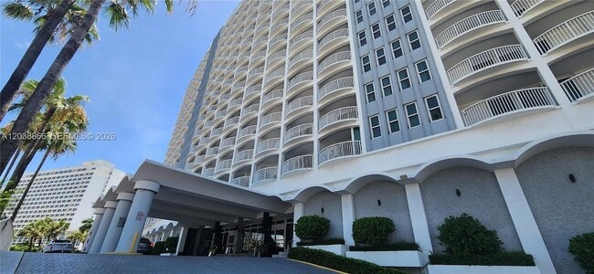 Photo - 5401 Collins Ave Apartment