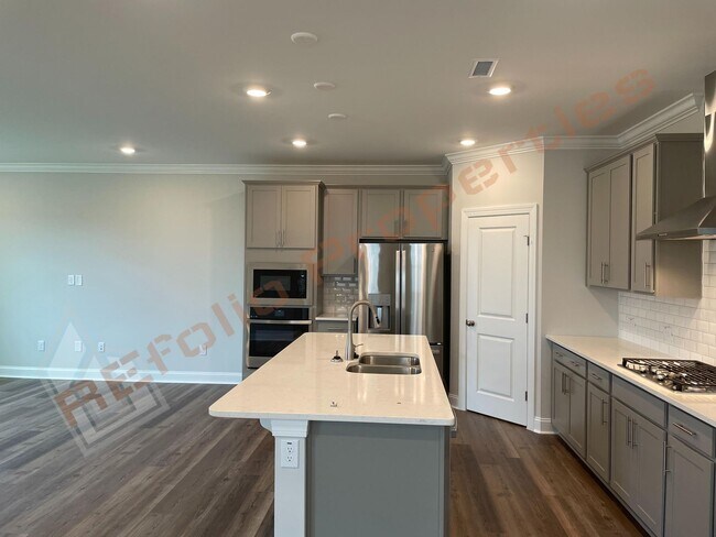 Building Photo - Spacious 4 Bedroom, 3 Bathroom Home w/ 2-C...