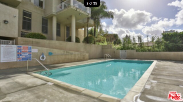 Foto del edificio - 2222 Beachwood Dr