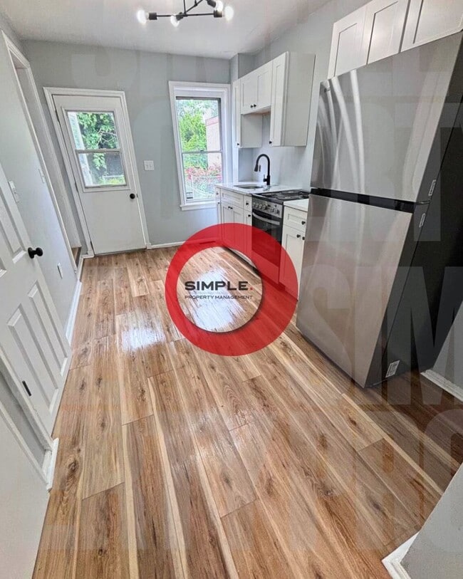 Building Photo - 834 Nicolls St