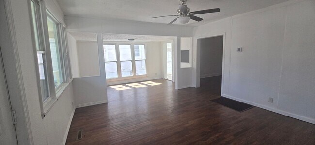 Foto del edificio - 4 Bedroom Home in the heart of Springfield