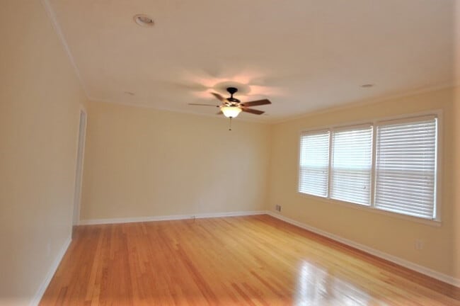 Building Photo - 205 Old Church Ct