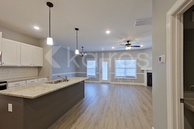 Foto del edificio - 3717 Oak Leaf Wy