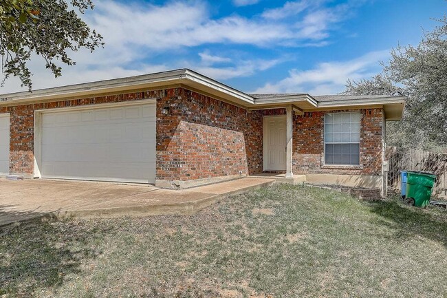 Building Photo - Beautiful Duplex in Lago Vista